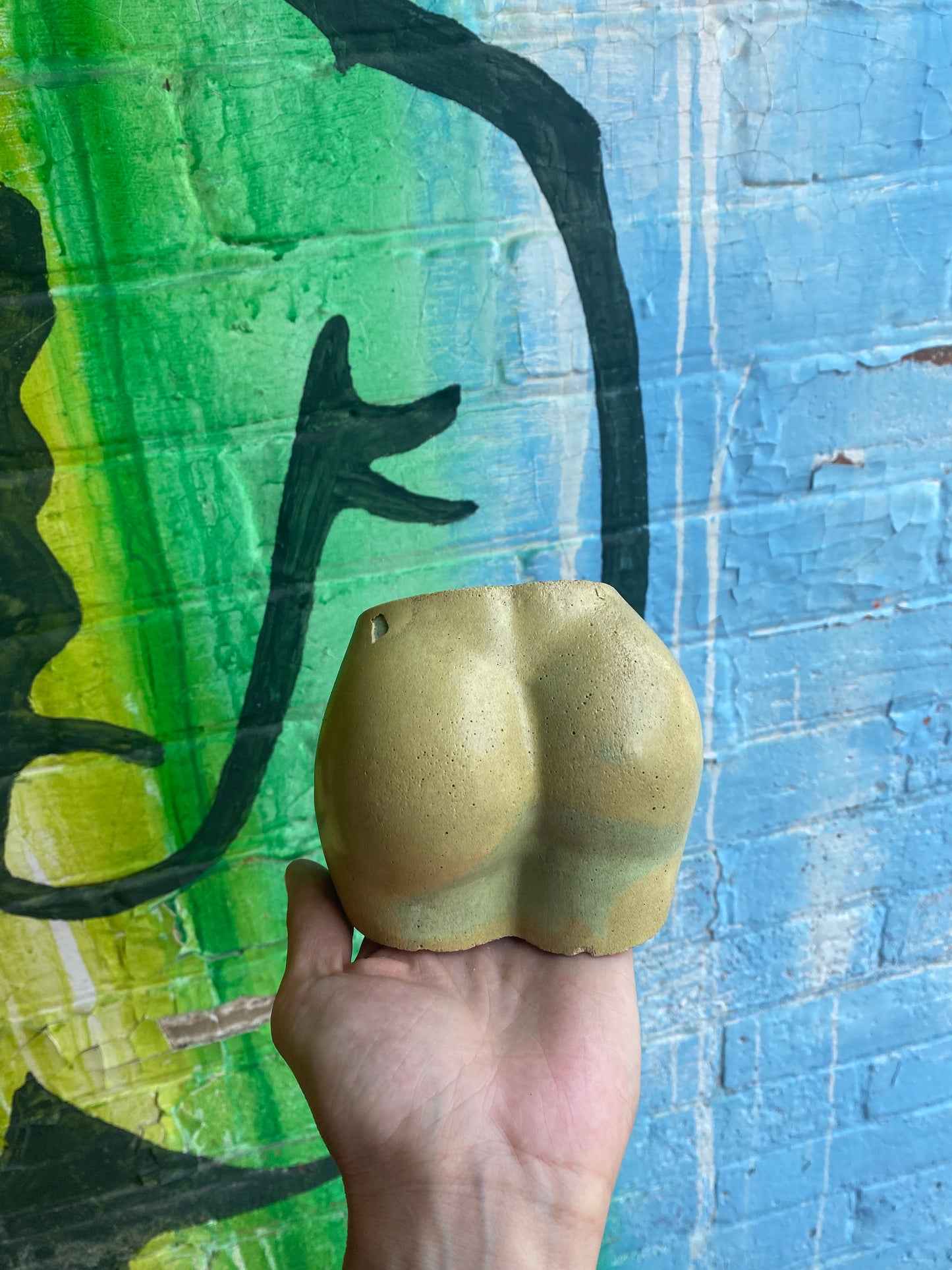 2.5" Concrete Butt Pot Yellow/Green