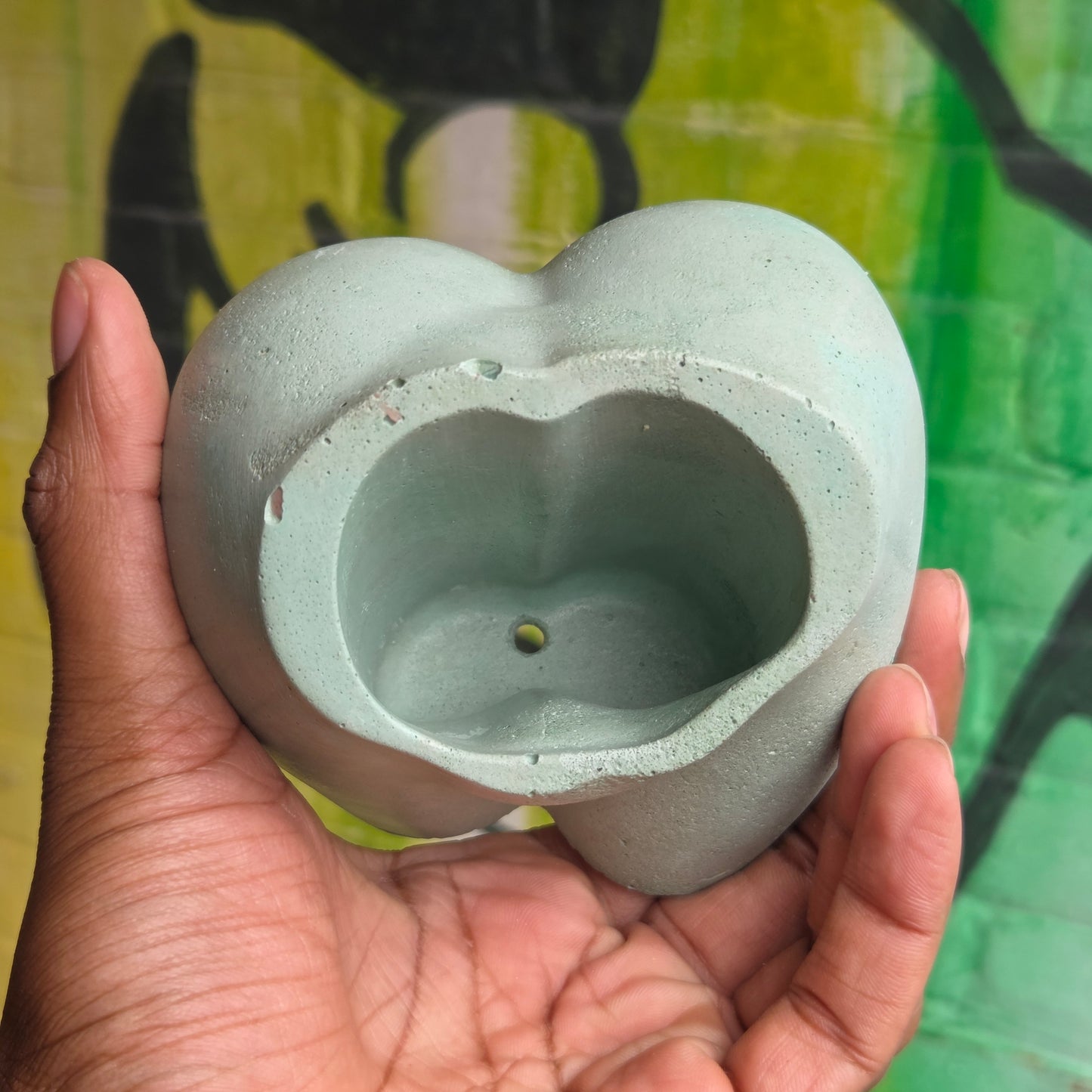 2.5" Concrete Butt Pot Mint w/Pink bottom