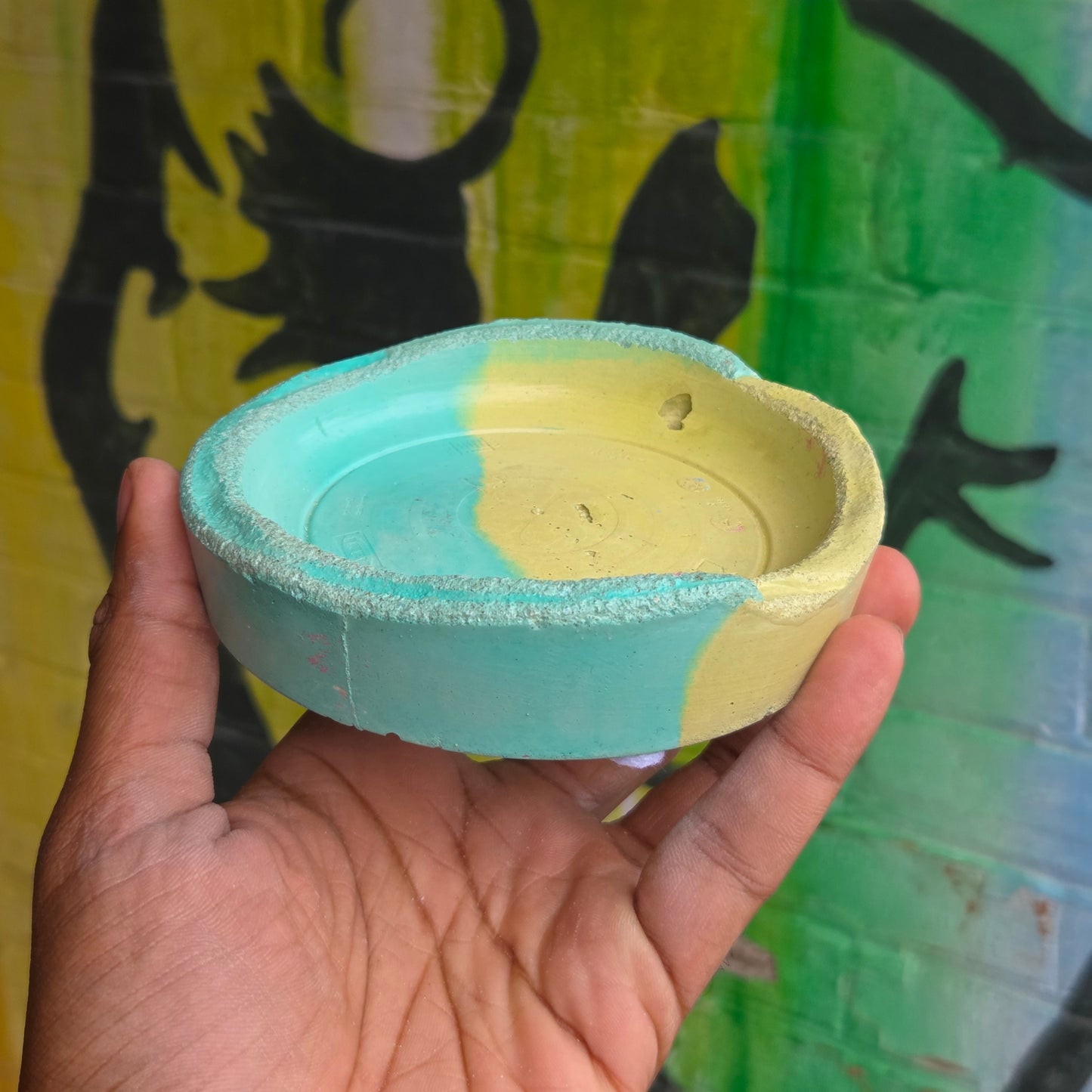 Small Wavy Rim Concrete Drainage Tray Turquoise/Yellow