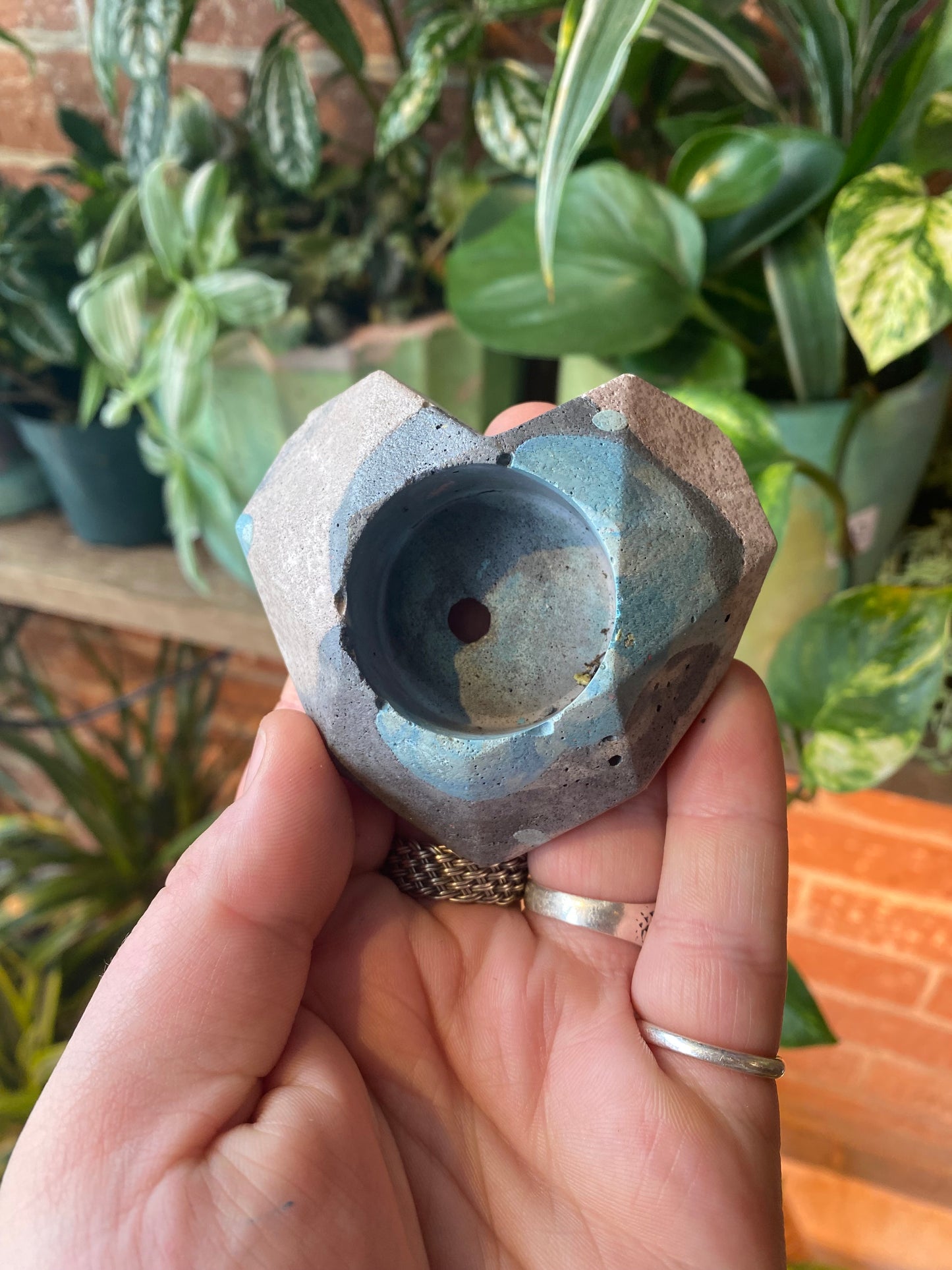 2.5” concrete pot (heart shaped)
