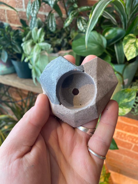 2.5” concrete pot (heart shaped)