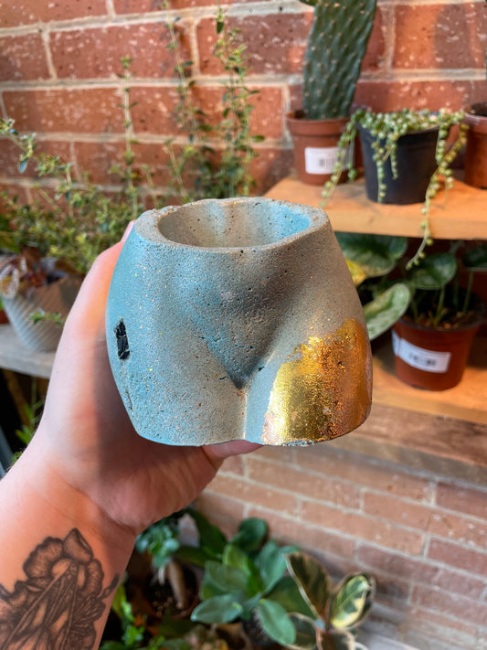 2.5" Concrete Butt Pot Blue/Gold