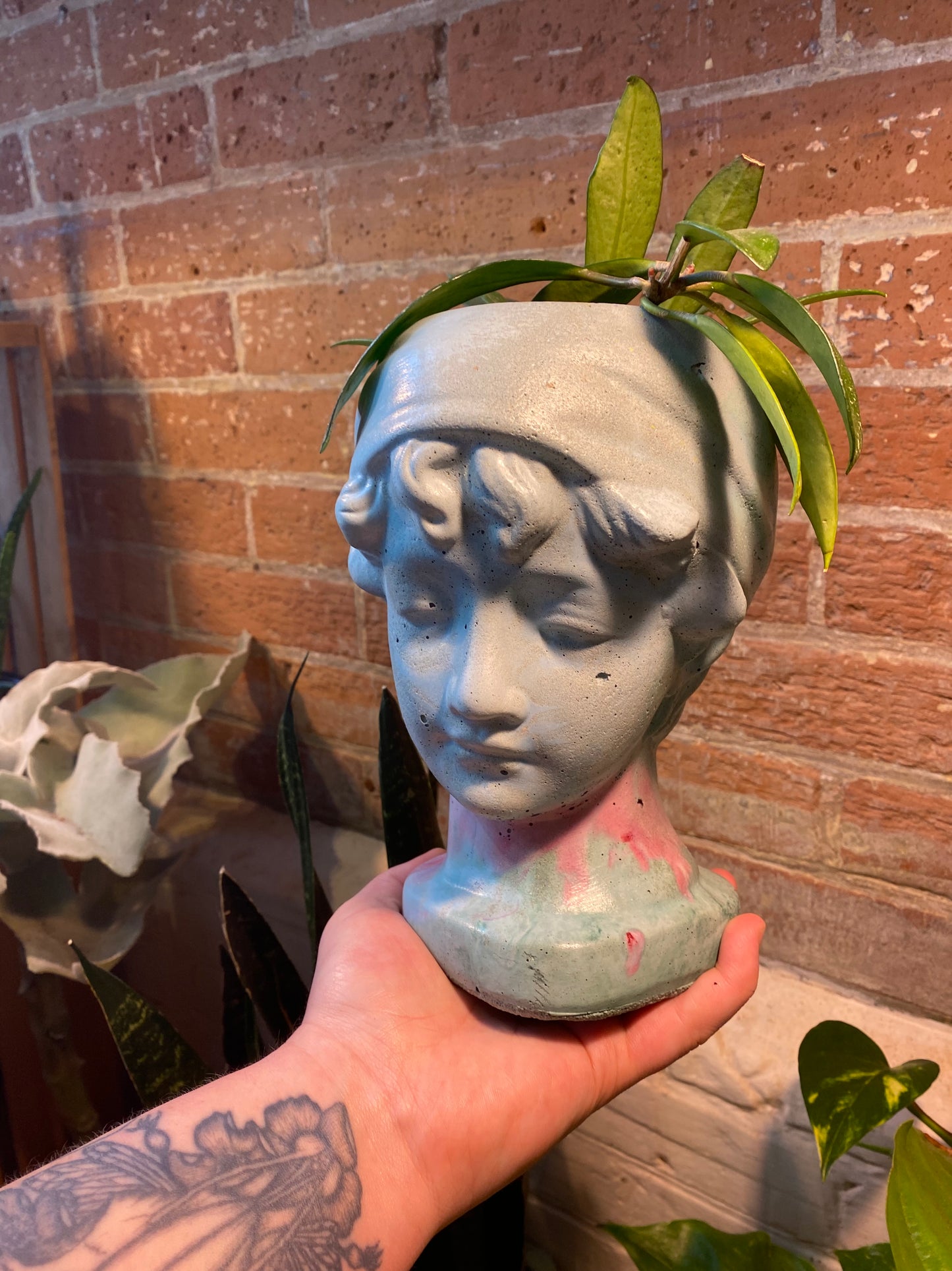 “Bust” planter