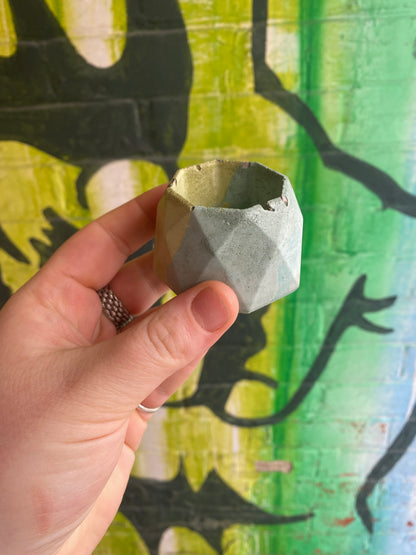 Rounded Octagon 1.5” concrete planter
