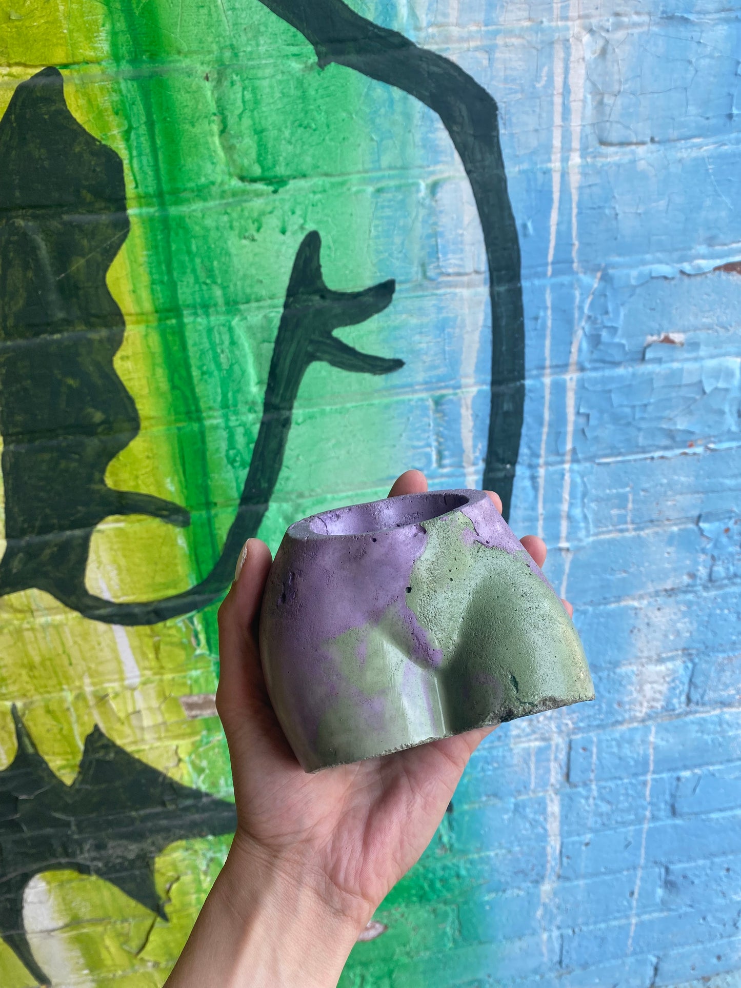 2.5" Concrete Butt Pot Purple/Green