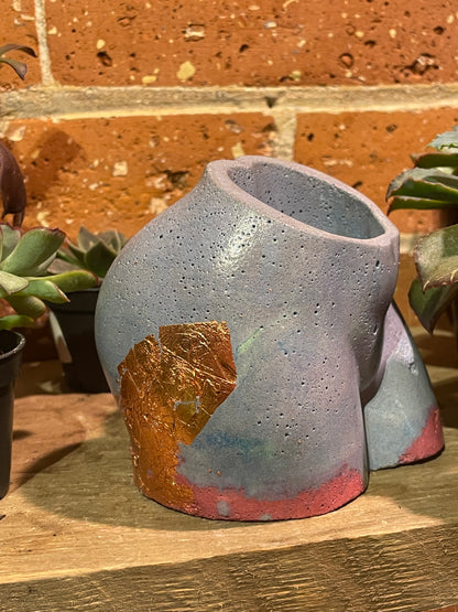 2.5" Concrete Butt Pot Cherry/Blue w/ Gold