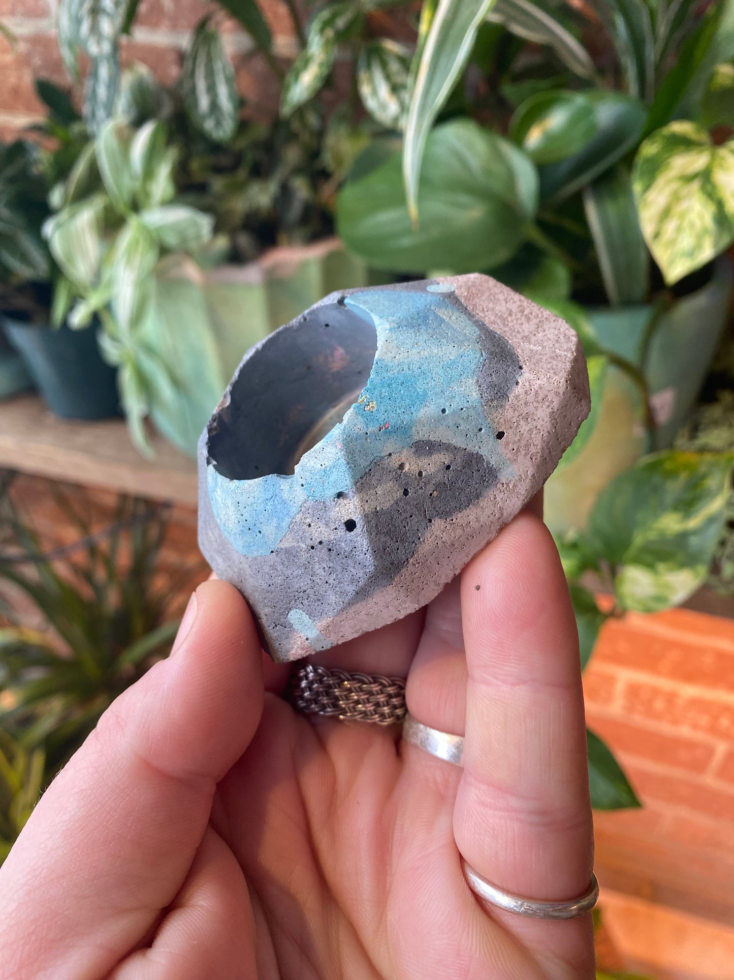 2.5” concrete pot (heart shaped)