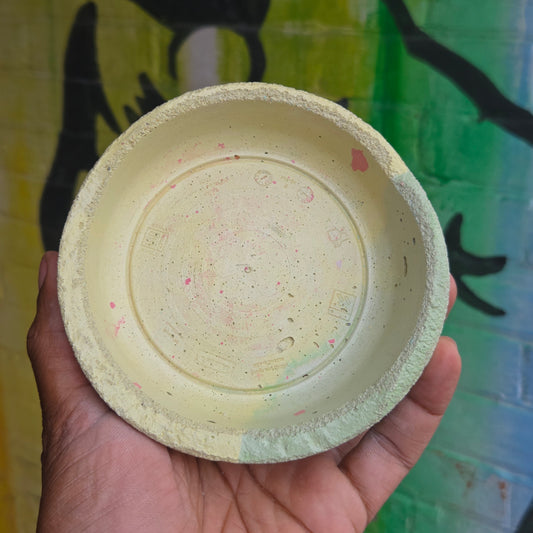 Small Wavy Rim Concrete Drainage Tray Yellow w/ Speckled Pink