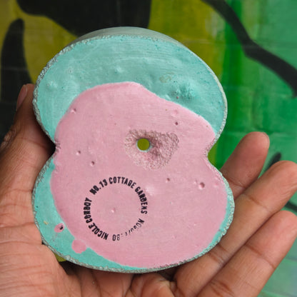 2.5" Concrete Butt Pot Mint w/Pink bottom