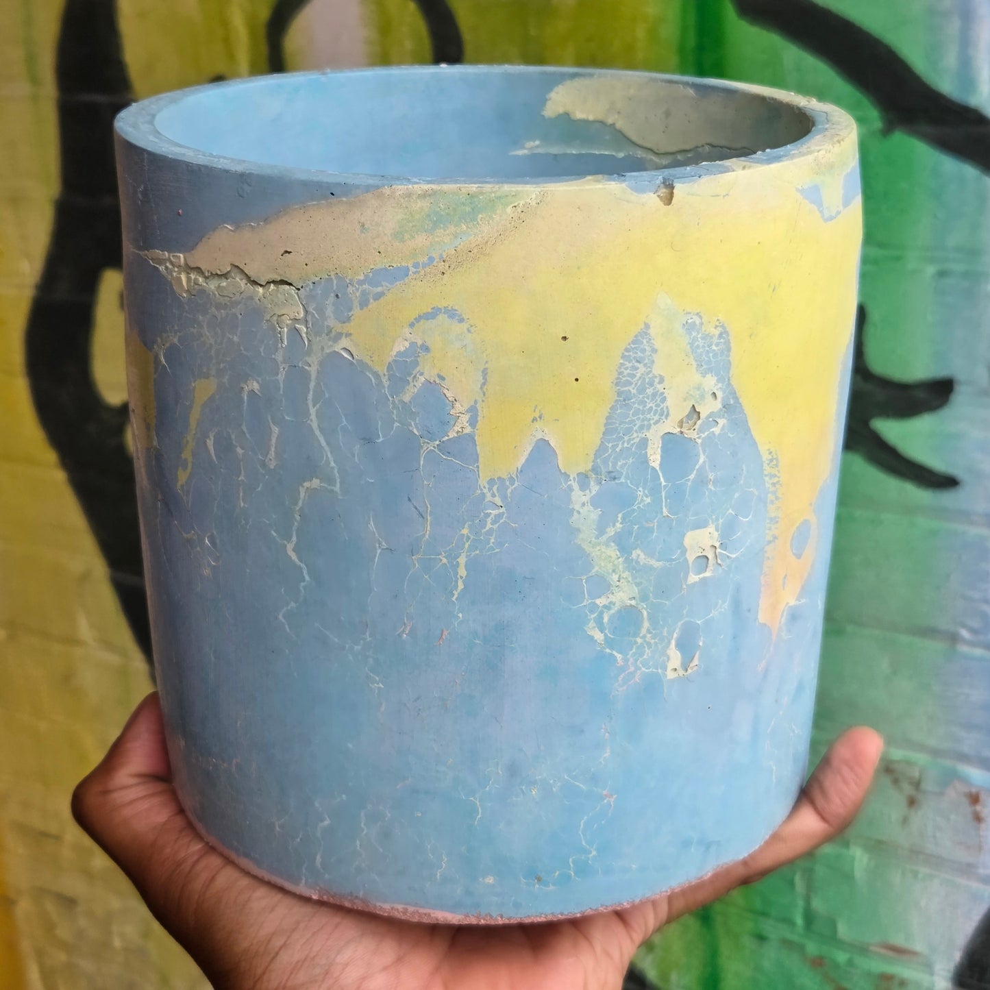6" Concrete Pot Light Blue w/ webbed Yellow