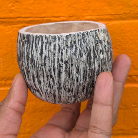 Sculpted Paper Vase - Scratched Black w/ White interior