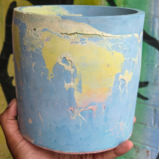 6" Concrete Pot Light Blue w/ webbed Yellow