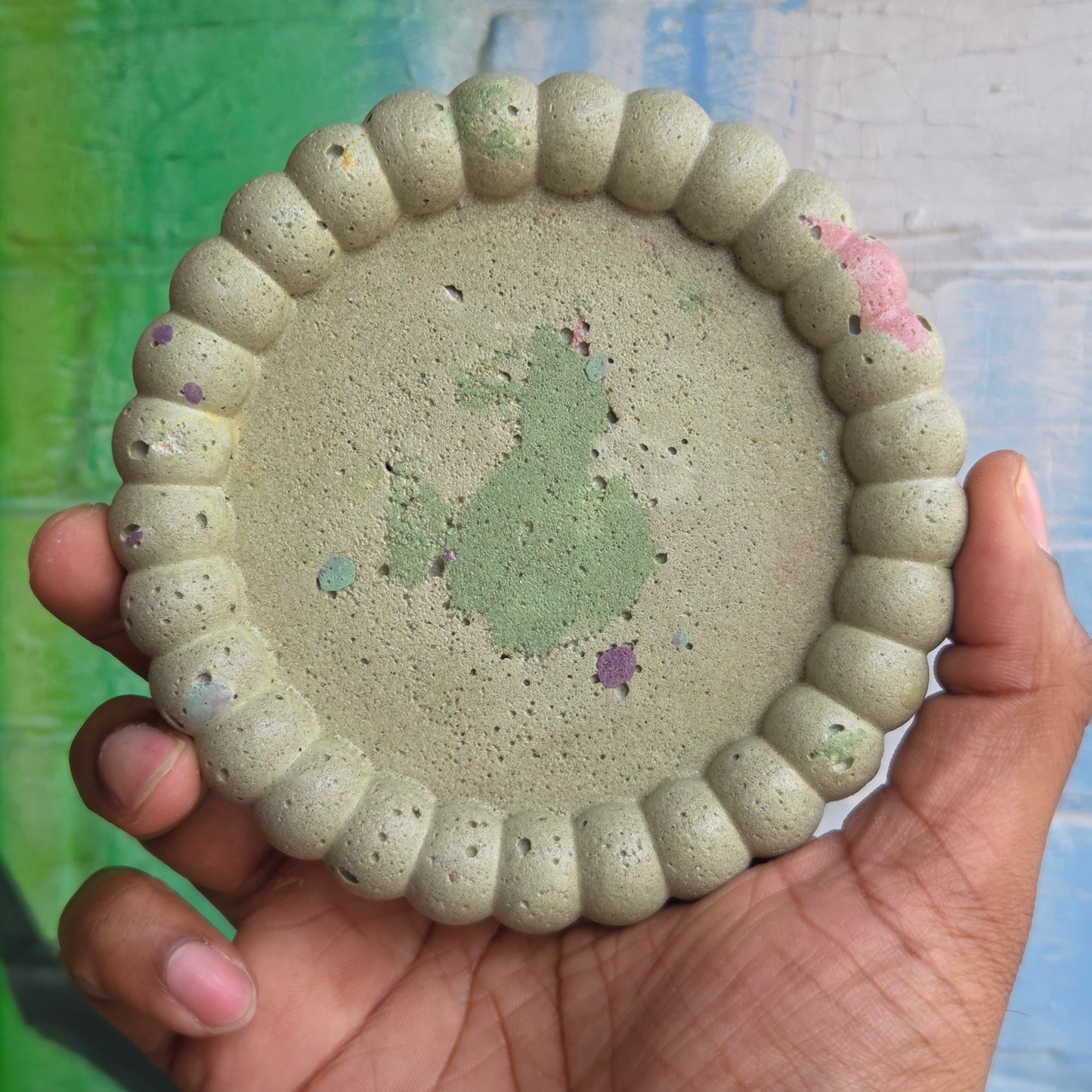 Small Concrete Drainage Tray Green/dark center w/Bubble rim