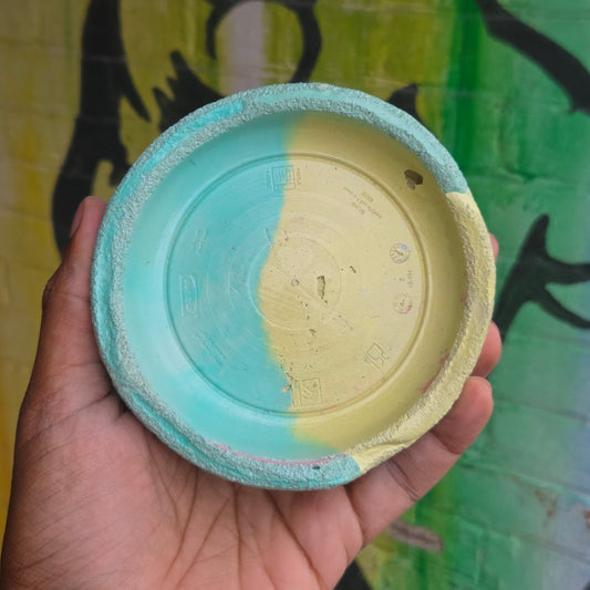 Small Wavy Rim Concrete Drainage Tray Turquoise/Yellow