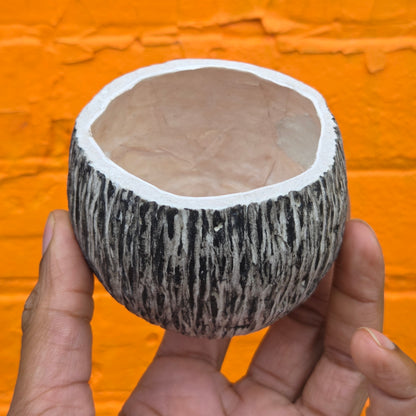 Sculpted Paper Vase - Scratched Black w/ White interior